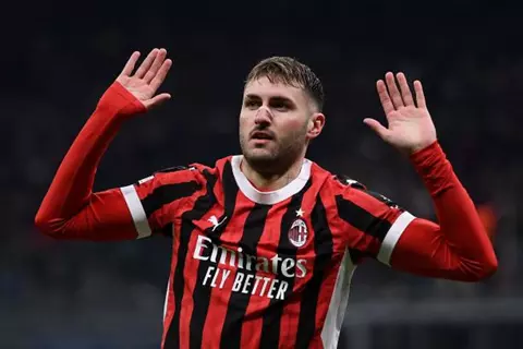 الأسرع هذا الموسم.. سانتياجو خيمينيز يكتب 5 أرقام قياسية بهدفه أمام فيينورد (فيديو)